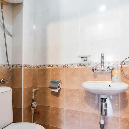 Spacious 2br In The Center Варна
