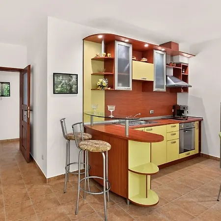 Spacious 2br In The Center Апартаменти Варна