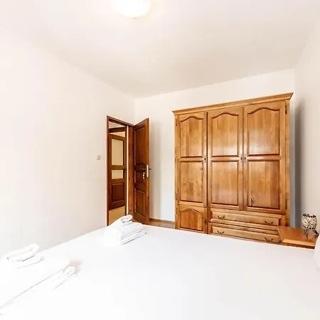 Spacious 2br In The Center Апартаменти Варна