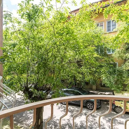 Spacious 2br In The Center Апартаменти Варна